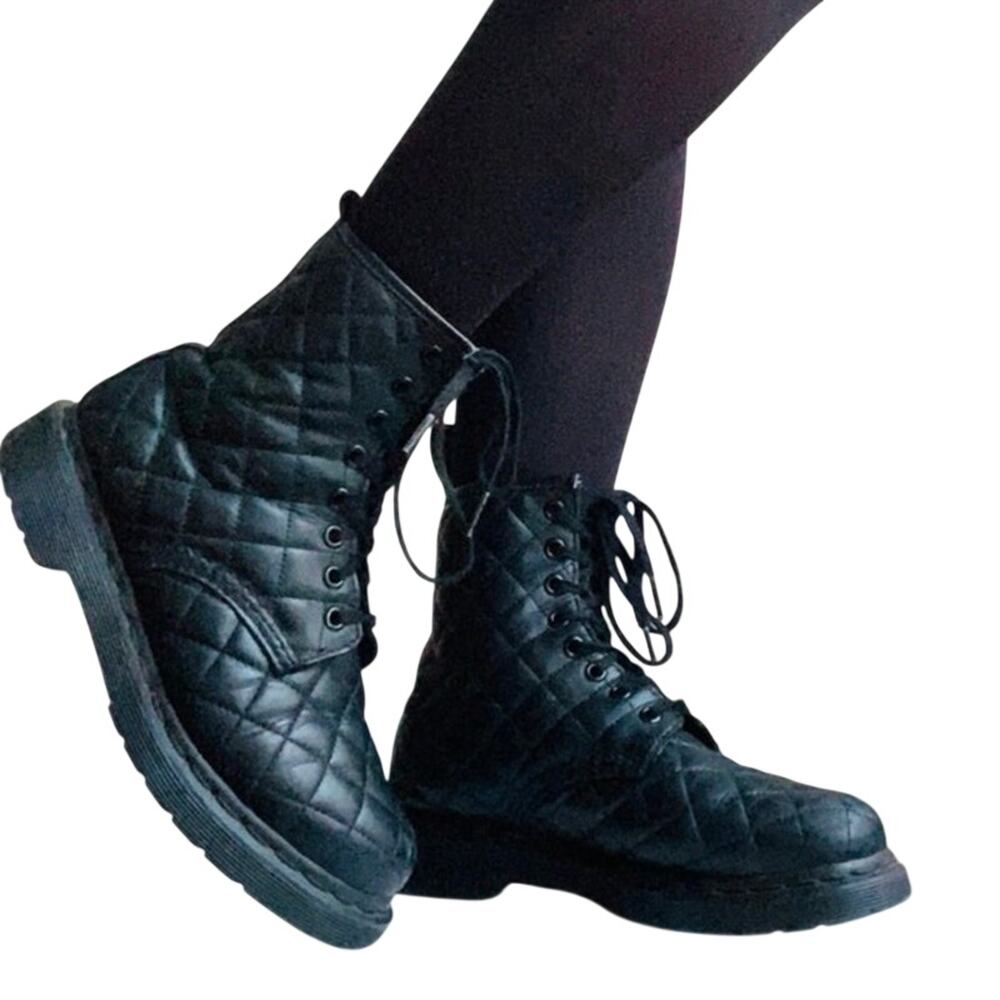 Dr. Martens Coralie Quilted 8-Eye Boots – Black – Women’s 8 (EU 39 / UK 6)